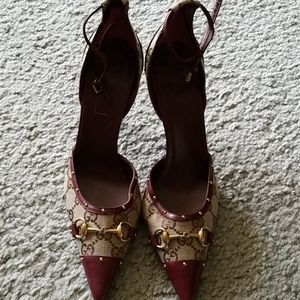 Gucci high heels burgundy with Gucci logo